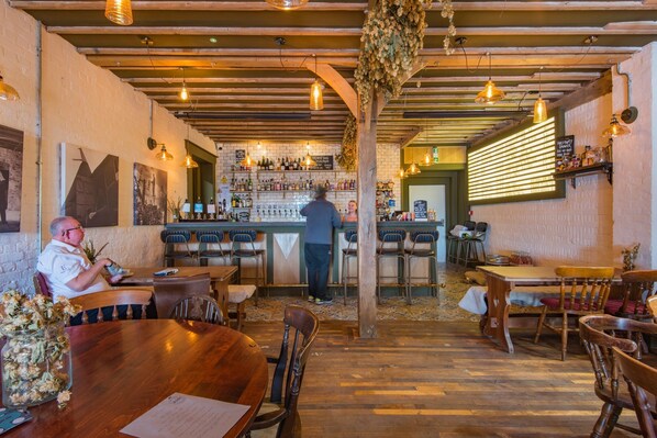 Bar (en el alojamiento)