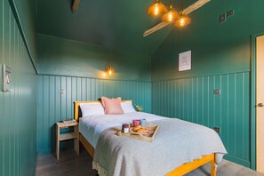 1 soverom, wi-fi (mot et tillegg) og sengetøy