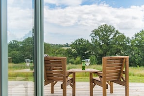Outdoor dining - Challenger -  a holiday let by Bloom Stays that sleeps 3 guests  in 1 bedroom (Tenterden)