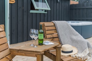 Outdoor spa tub - Challenger -  a holiday let by Bloom Stays that sleeps 3 guests  in 1 bedroom (Tenterden)