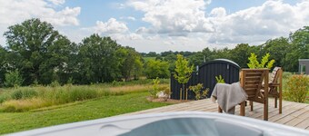 The Hop Farm - a complex by Bloom Stays that sleeps 10 guests in 4 bedrooms and 2 sofa beds