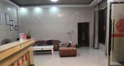 Chongren Laowu Business Hotel