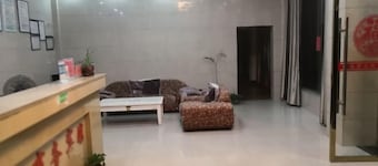 Chongren Laowu Business Hotel