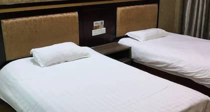 Chongren Laowu Business Hotel