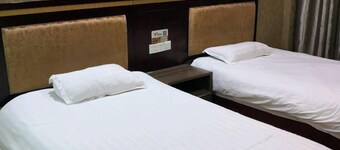 Chongren Laowu Business Hotel
