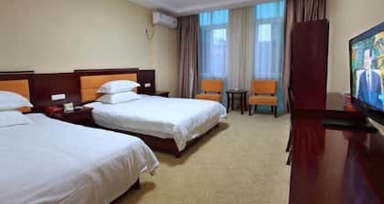 Chongren Laowu Business Hotel
