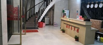 Chongren Laowu Business Hotel