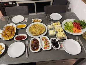 Sudah termasuk sarapan ala Inggris setiap hari