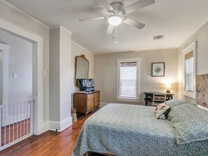 3 bedrooms, bed sheets - Nestled Victorian Historic Area (Guthrie)