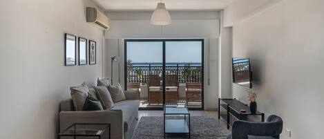 Luxury Apartment | In-room safe, blackout drapes, iron/ironing board, free WiFi