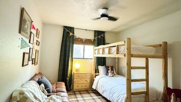 3 bedrooms, desk, iron/ironing board, free WiFi