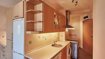 Junior Suite | 1 bedroom, iron/ironing board, free WiFi