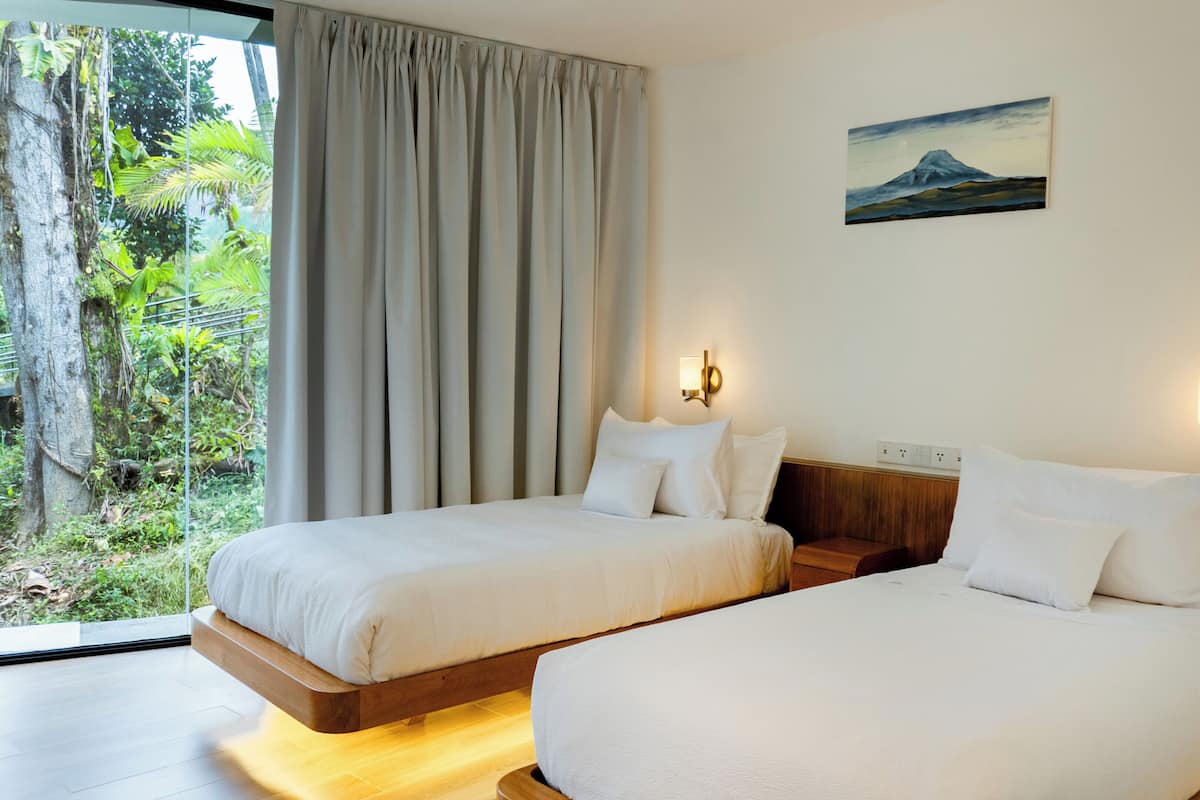 Loft Keluarga | Seprai premium, selimut bulu angsa, minibar, dan brankas