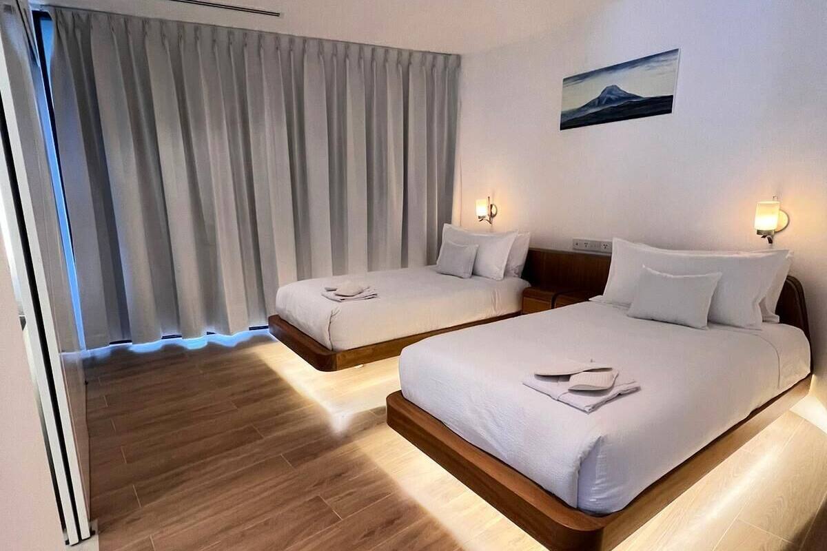 Suite Keluarga | Seprai premium, selimut bulu angsa, minibar, dan brankas