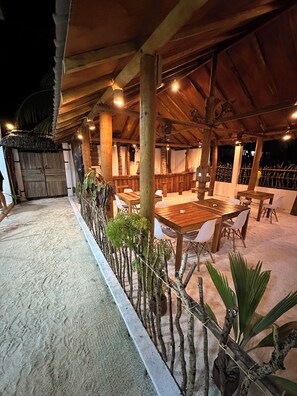 Déjeuner, dßner et souper servis sur place