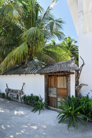 Front of property - Dive and Sleep - All Inclusive Diving Guesthouse - 3 Dives per day (Dhidhdhoo)