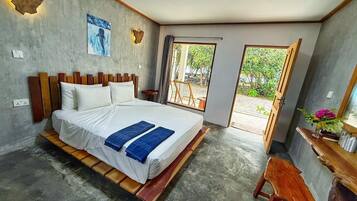 Quarto casal luxo, vista para a praia | Roupas de cama premium, camas Tempur-Pedic, cofres nos quartos