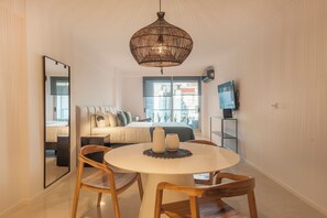 1 Schlafzimmer, Schreibtisch, Bügeleisen/Bügelbrett, Reisekinderbett