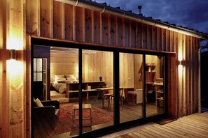 Bügeleisen/Bügelbrett, Reisekinderbett, kostenloses WLAN, Bettwäsche