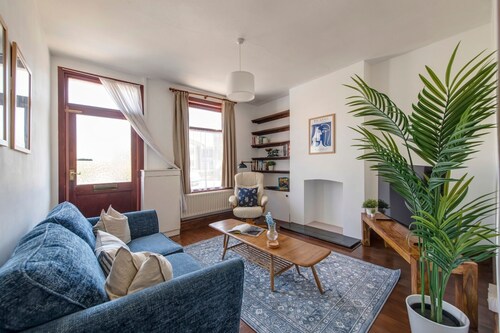 Charming & Cosy Home | Free Wi-Fi & Great Location