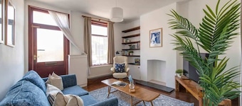 Charming & Cosy Home | Free Wi-Fi & Great Location