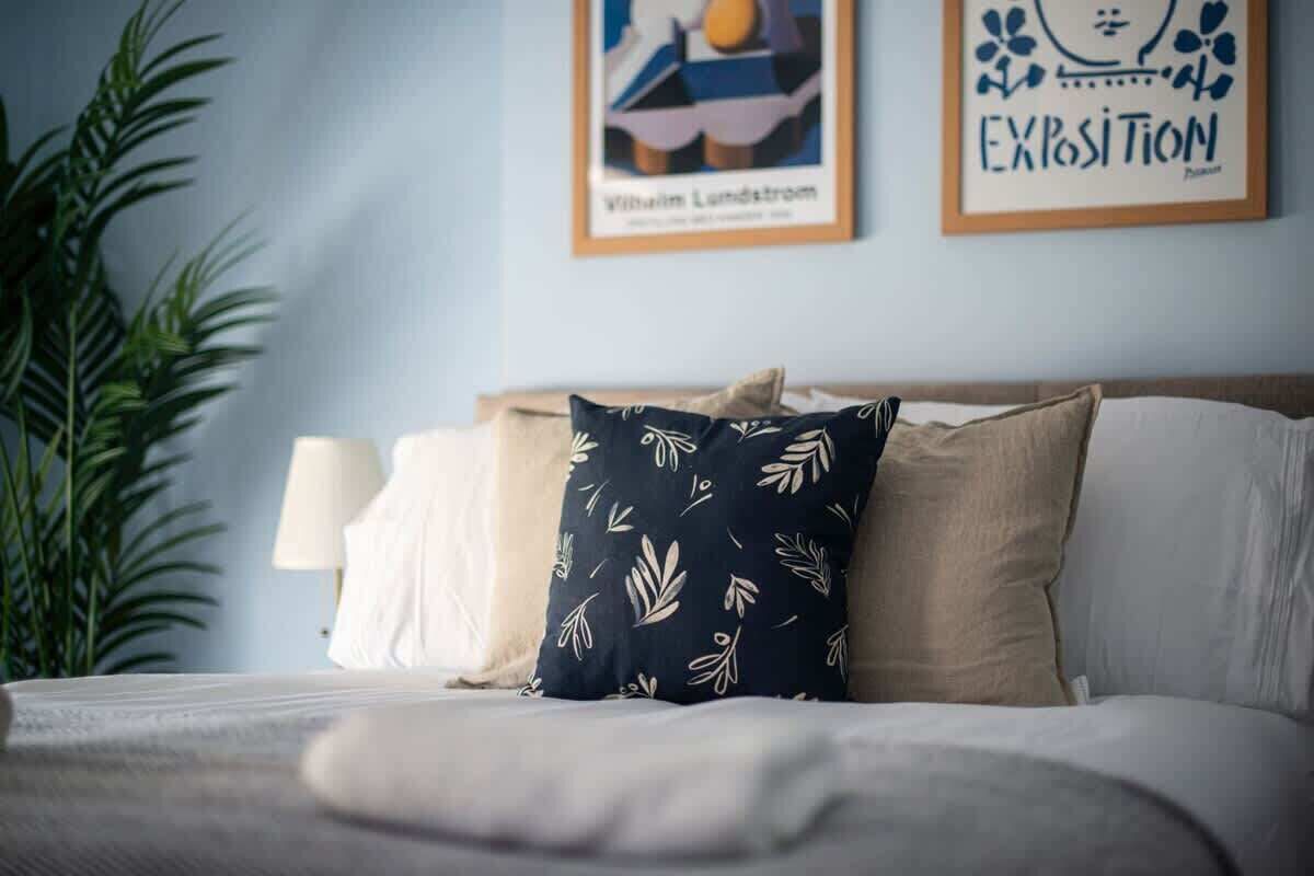 2 bedrooms, iron/ironing board, Internet, bed sheets