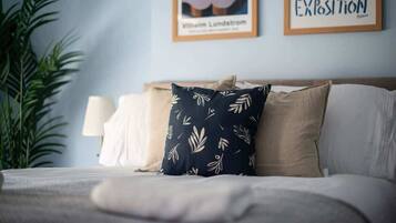 2 bedrooms, iron/ironing board, Internet, bed sheets