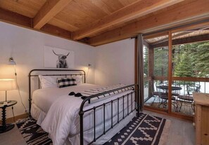 2 slaapkamers, een strijkplank/strijkijzer, wifi, beddengoed