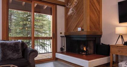 Modern 2-bedroom condo in gorgeous Truckee with access to Northstar Rec Center