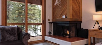 Modern 2-bedroom condo in gorgeous Truckee with access to Northstar Rec Center