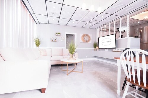 Unique 4BR 3 Bath House minutes from the falls