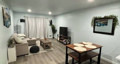 Quiet Condo in the Shade Downtown