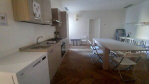 4 camere