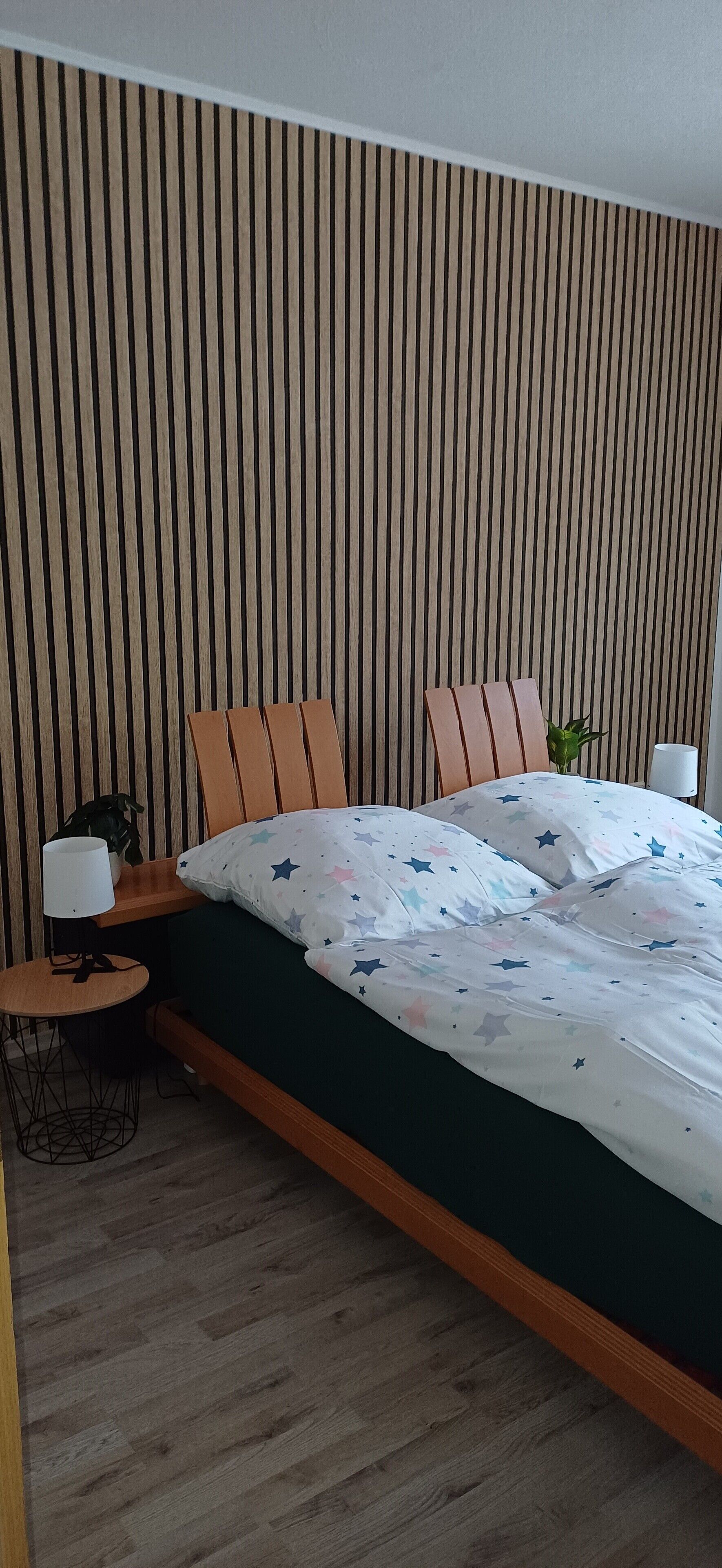 2 habitaciones, tabla de planchar con plancha, wifi y ropa de cama 