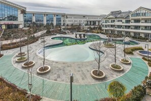 Unclassified image, 3 of 133, button - Regao Hot Spring Hotel (Fushun)