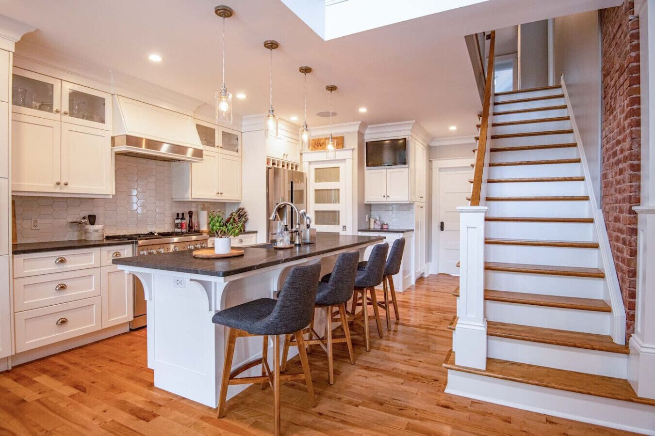 Micro-ondes, four, plaque de cuisson, lave-vaisselle