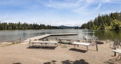 Cozy Harbor Island RV getaway in beautiful Coeur d'Alene.