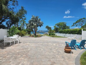 屋外ダイニングエリア