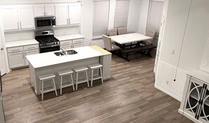 Private kitchen - Stunning 4-bedroom house in Vibrant Garland-Plano-Dallas Metro (Garland)