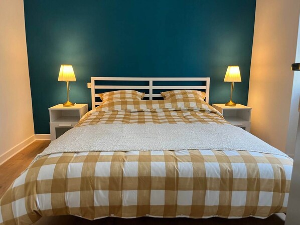 3 bedrooms, travel crib, free WiFi, bed sheets