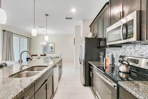 Fridge, microwave, oven, stovetop - Last Minute Disney Getaway! Townhouse with Private Pool. Book Now! #65929 (Orlando)