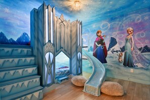 15 chambres, fer et planche à repasser, Wi-Fi, draps fournis