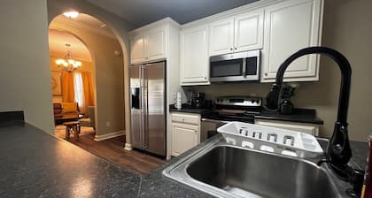 Lovely 3 bedroom, 2 Bath Home in Lake Park near I-75!