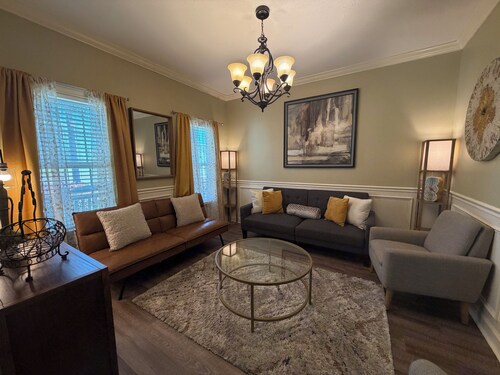 Lake Park 3BR • 9 Beds • Near I-75 • Groups