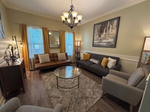 Living area - Lake Park 3BR • 9 Beds • Near I-75 • Groups (Lake Park)