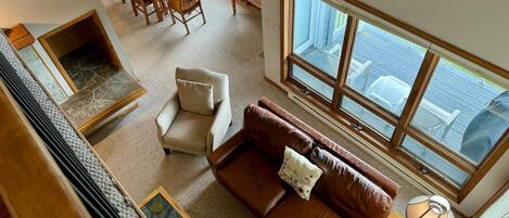 TV, fireplace, DVD player, books