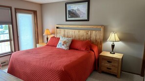 2 slaapkamers, een strijkplank/strijkijzer, gratis wifi, beddengoed