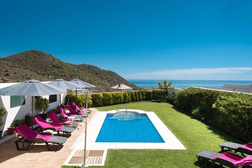 Villa Fuente by Villa Plus