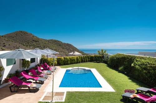 Villa Fuente by Villa Plus