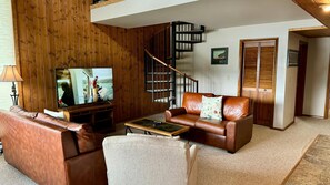 TV, peis, DVD-spiller og bøker